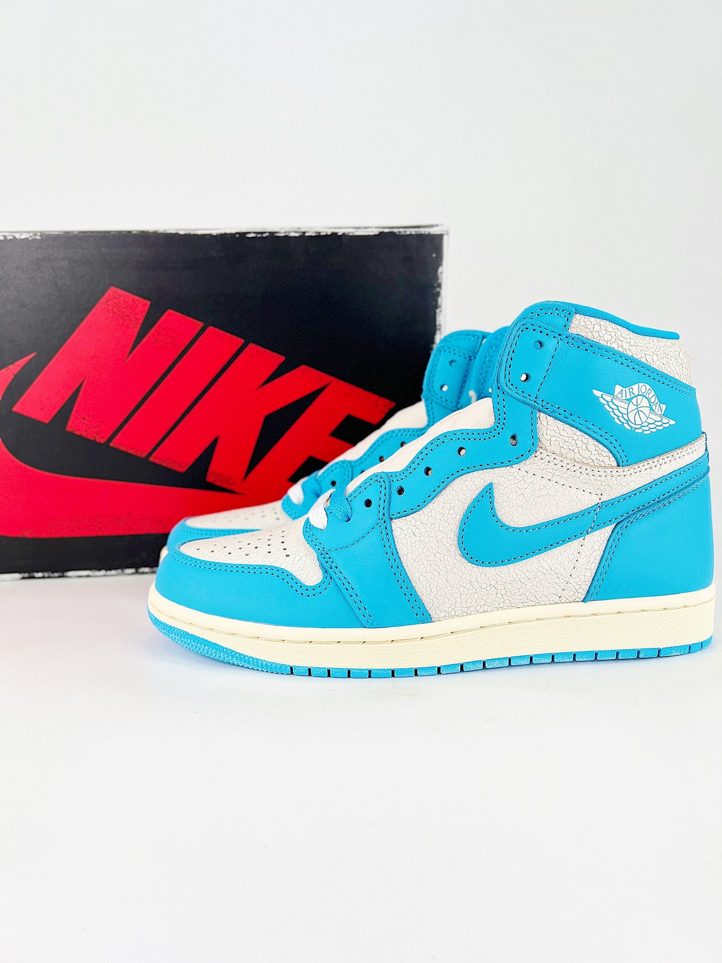 Air Jordan 1 High OG 'UNC - Lost & Found'