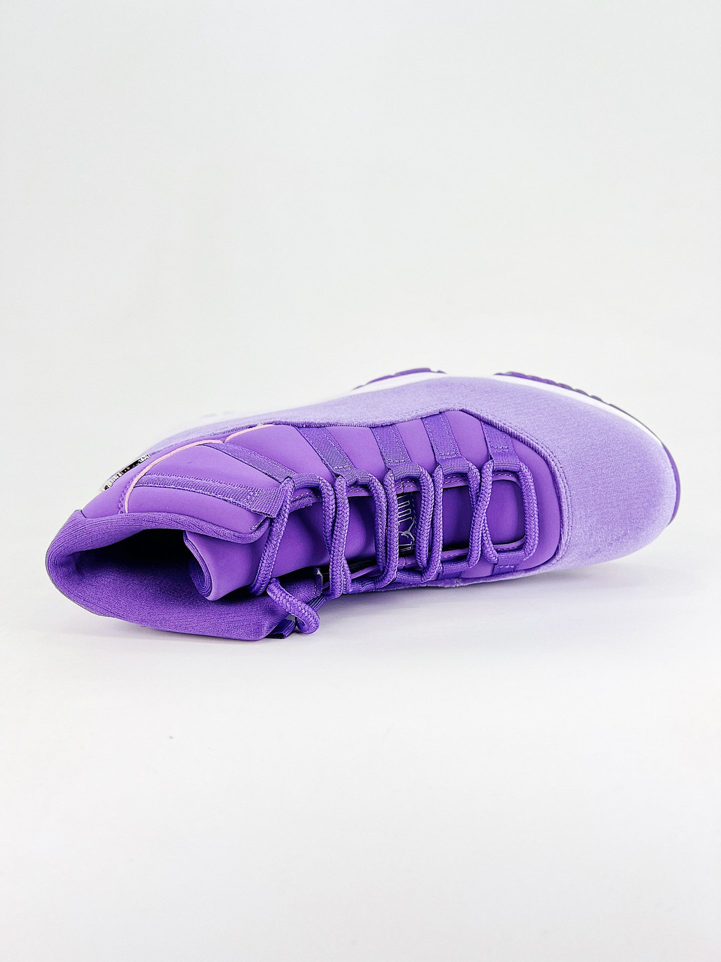 Air Jordan 11 Purple Royale – Edição Limitada