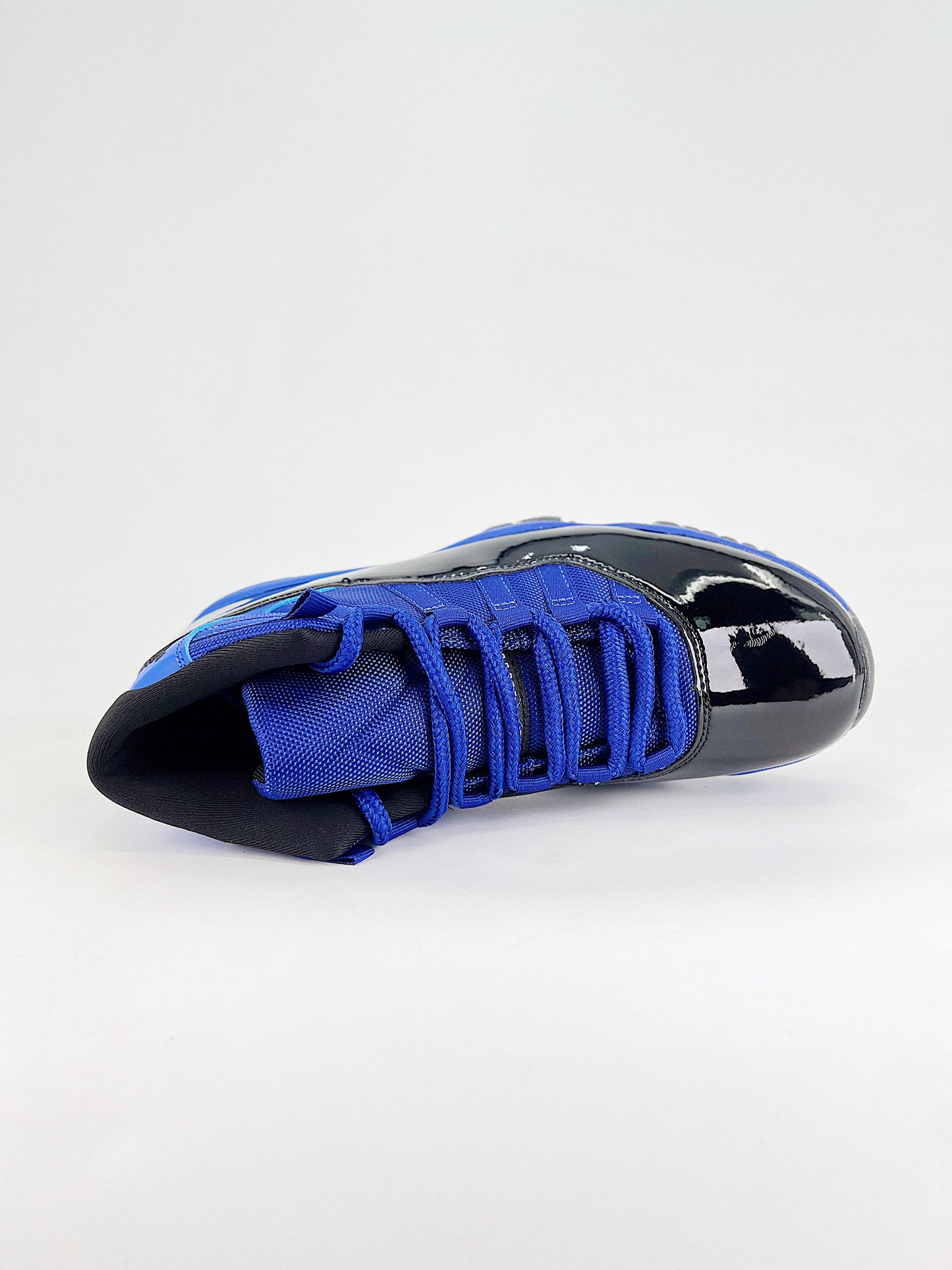 Air Jordan 11 Retro Low – Blue Royal Edition