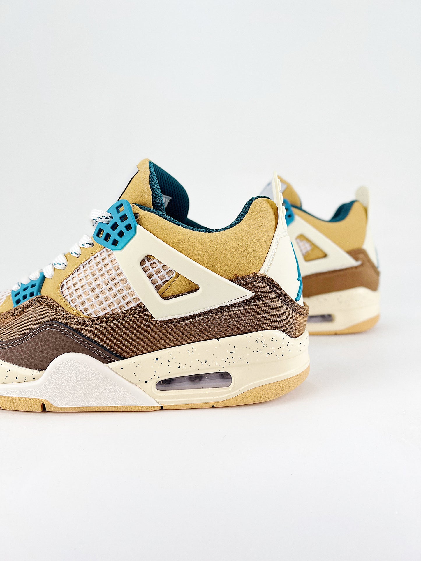Air Jordan 4 – Union Desert Moss Edition