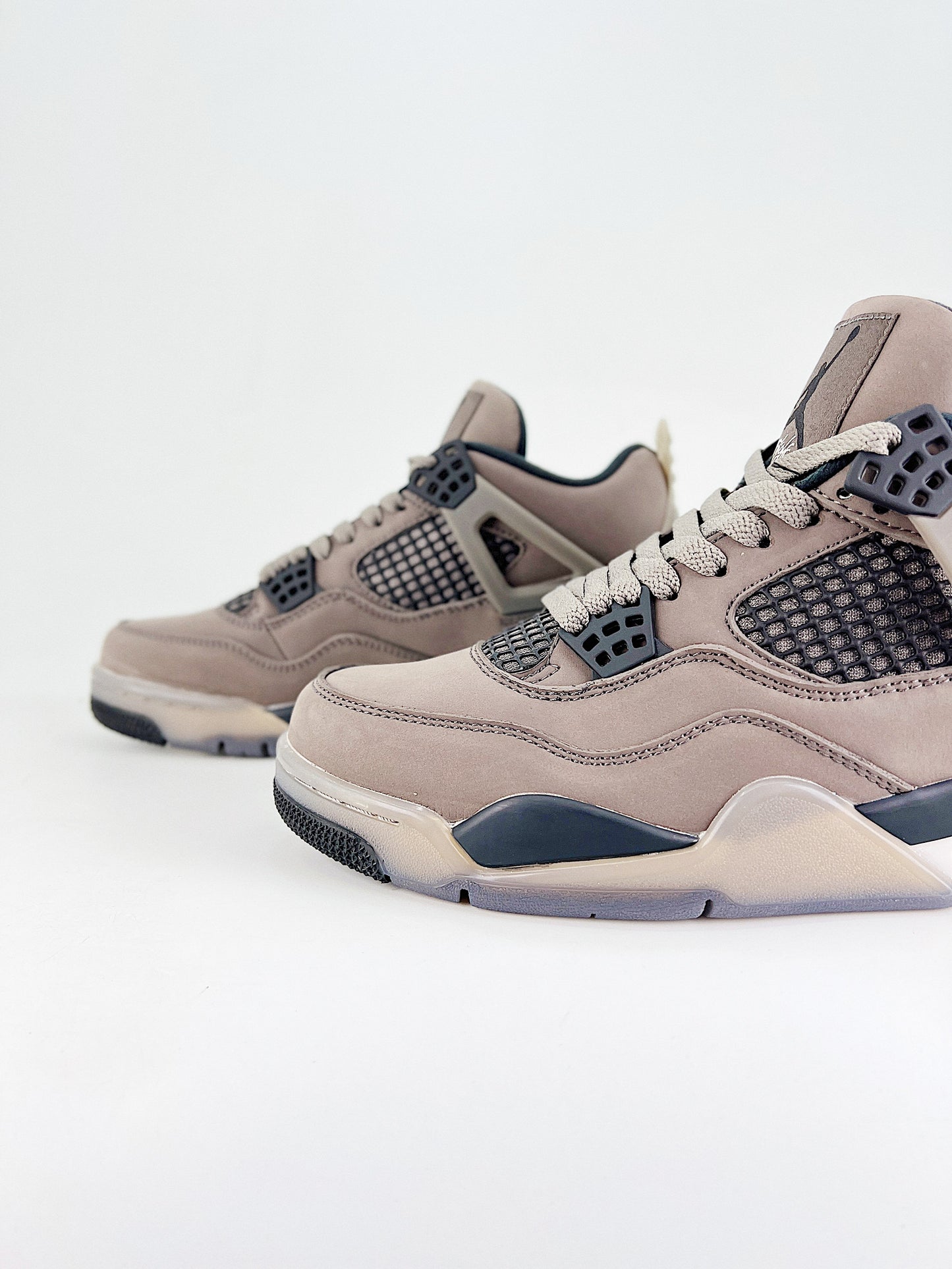 Air Jordan 4 – Taupe Haze Edition