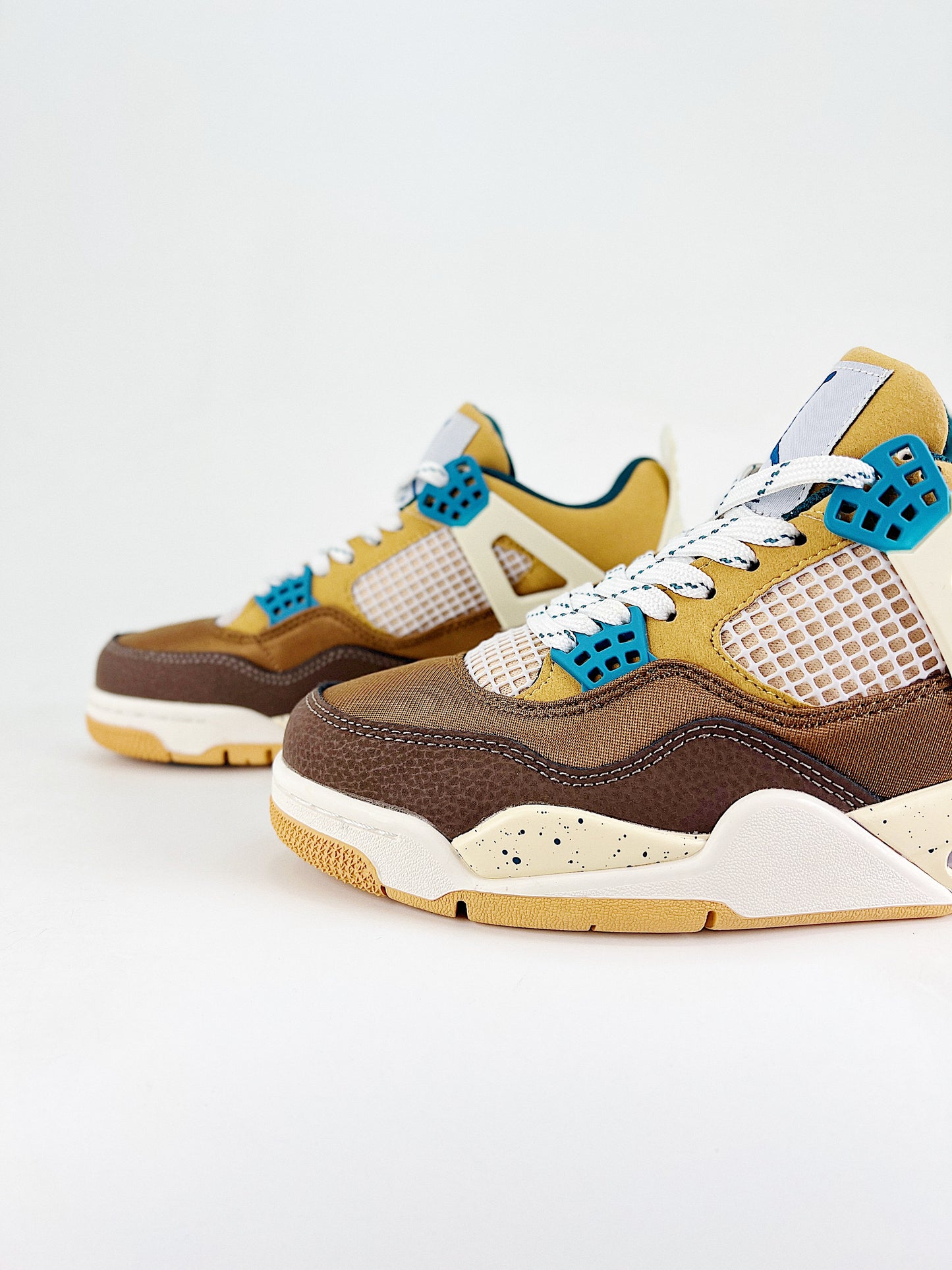 Air Jordan 4 – Union Desert Moss Edition