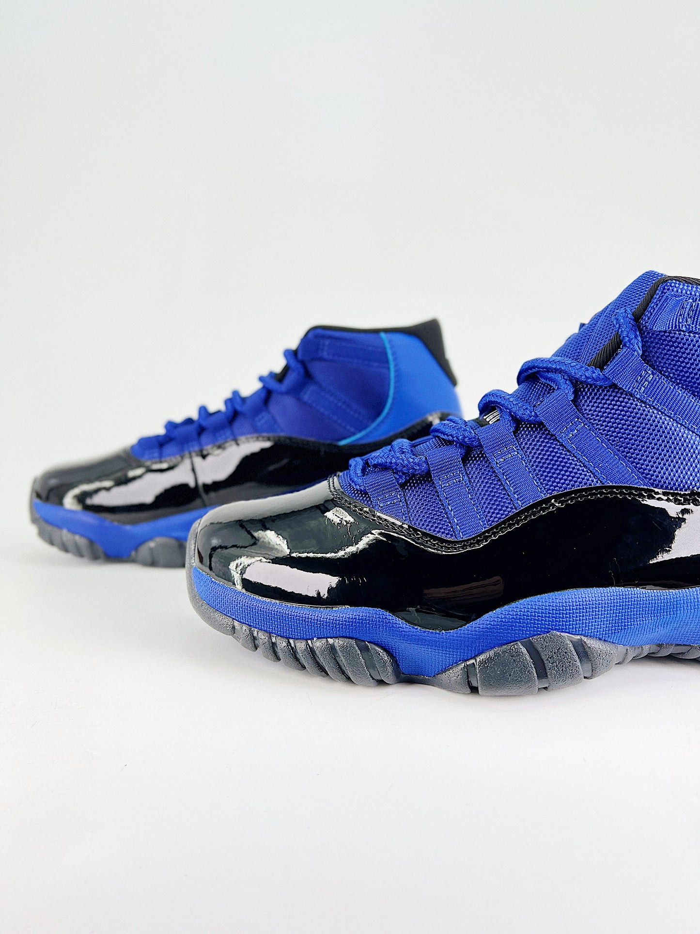 Air Jordan 11 Retro Low – Blue Royal Edition