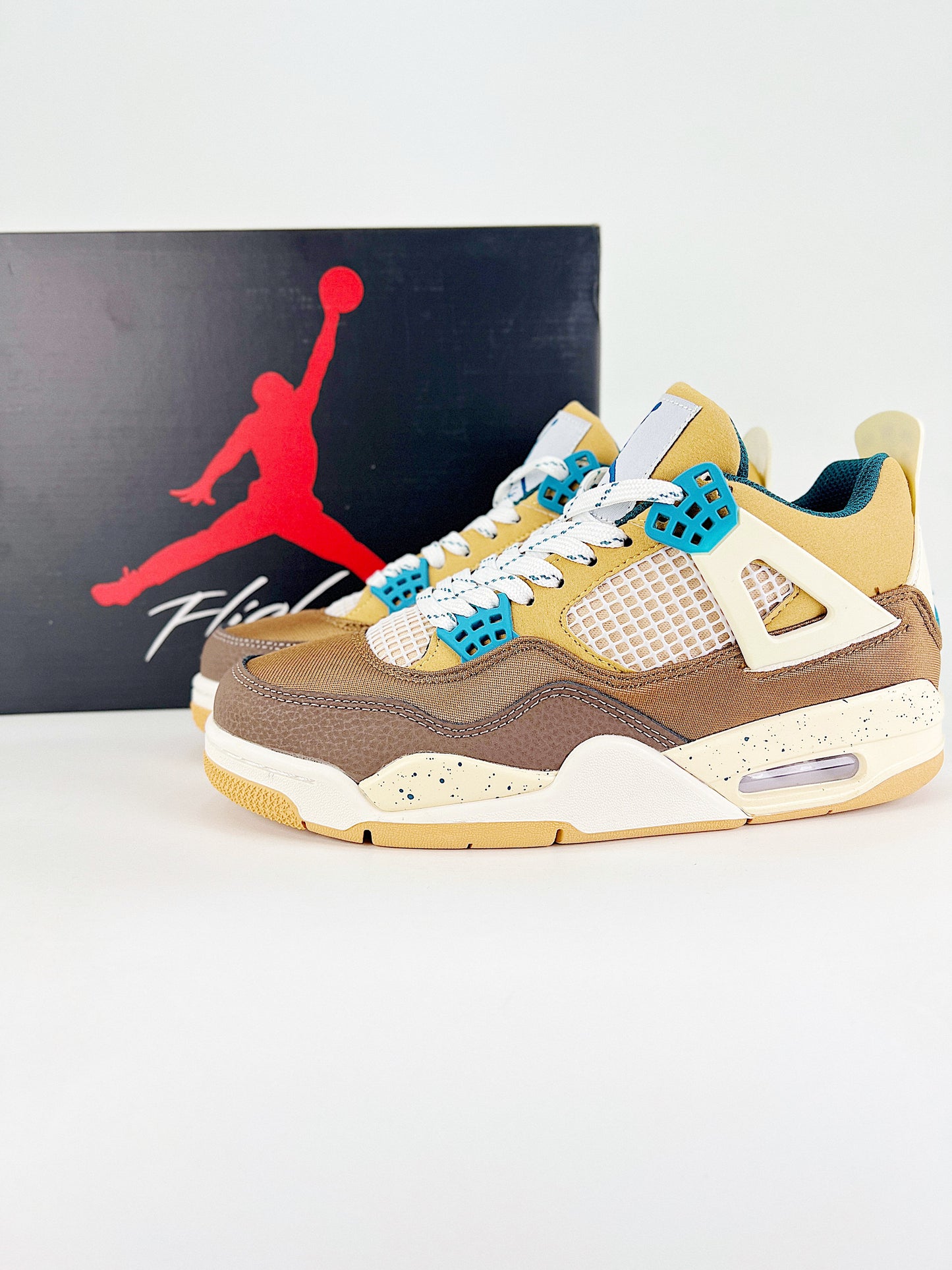 Air Jordan 4 – Union Desert Moss Edition