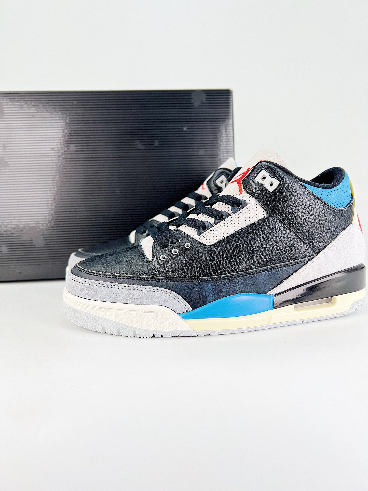 Air Jordan 3 Retro – Black Royal Vintage Edition