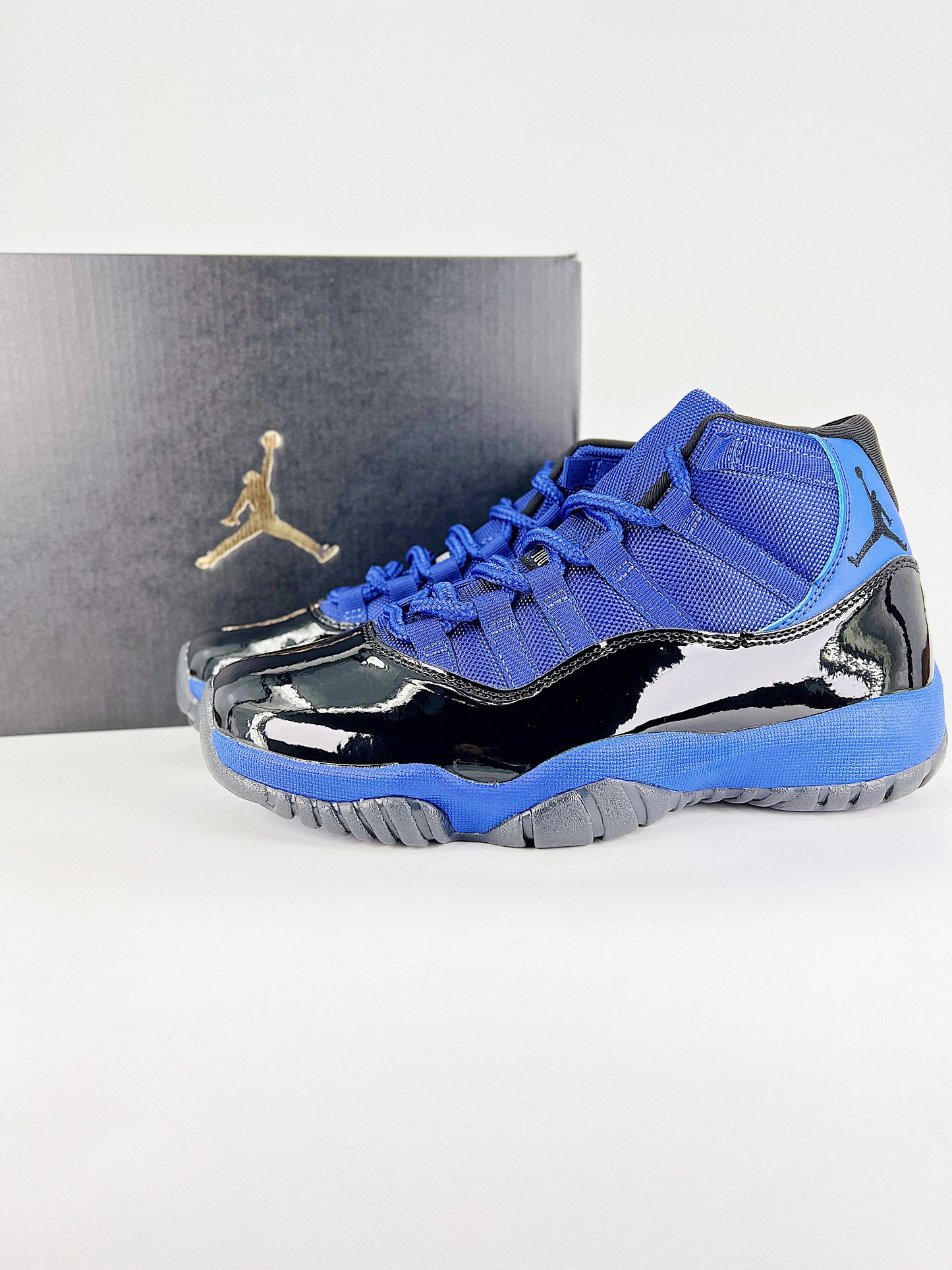 Air Jordan 11 Retro Low – Blue Royal Edition