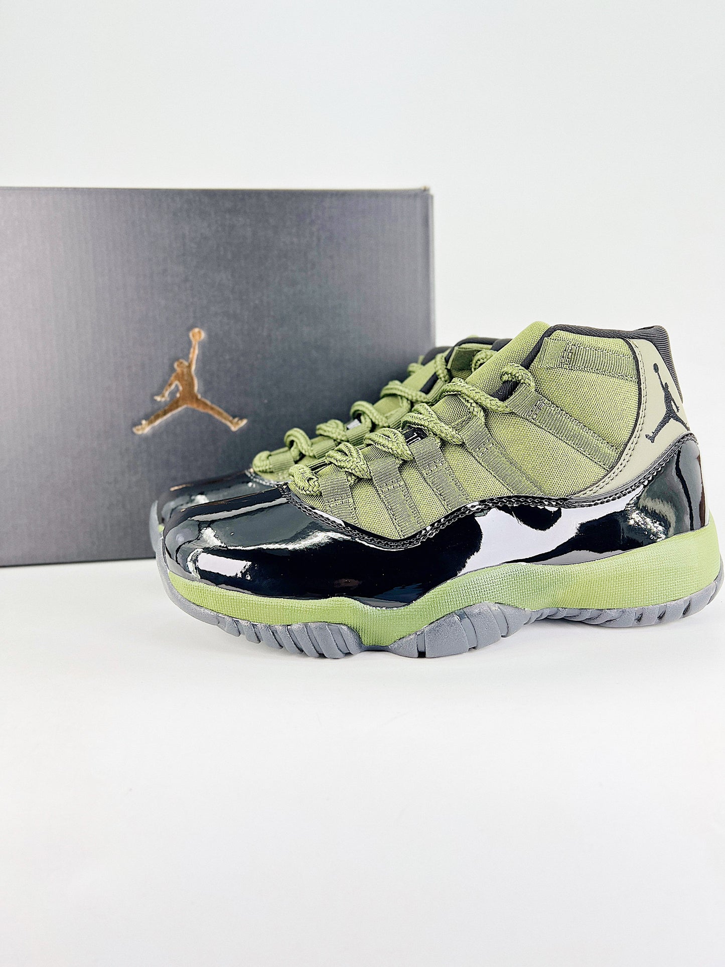Air Jordan 11 – Olive Black Edition