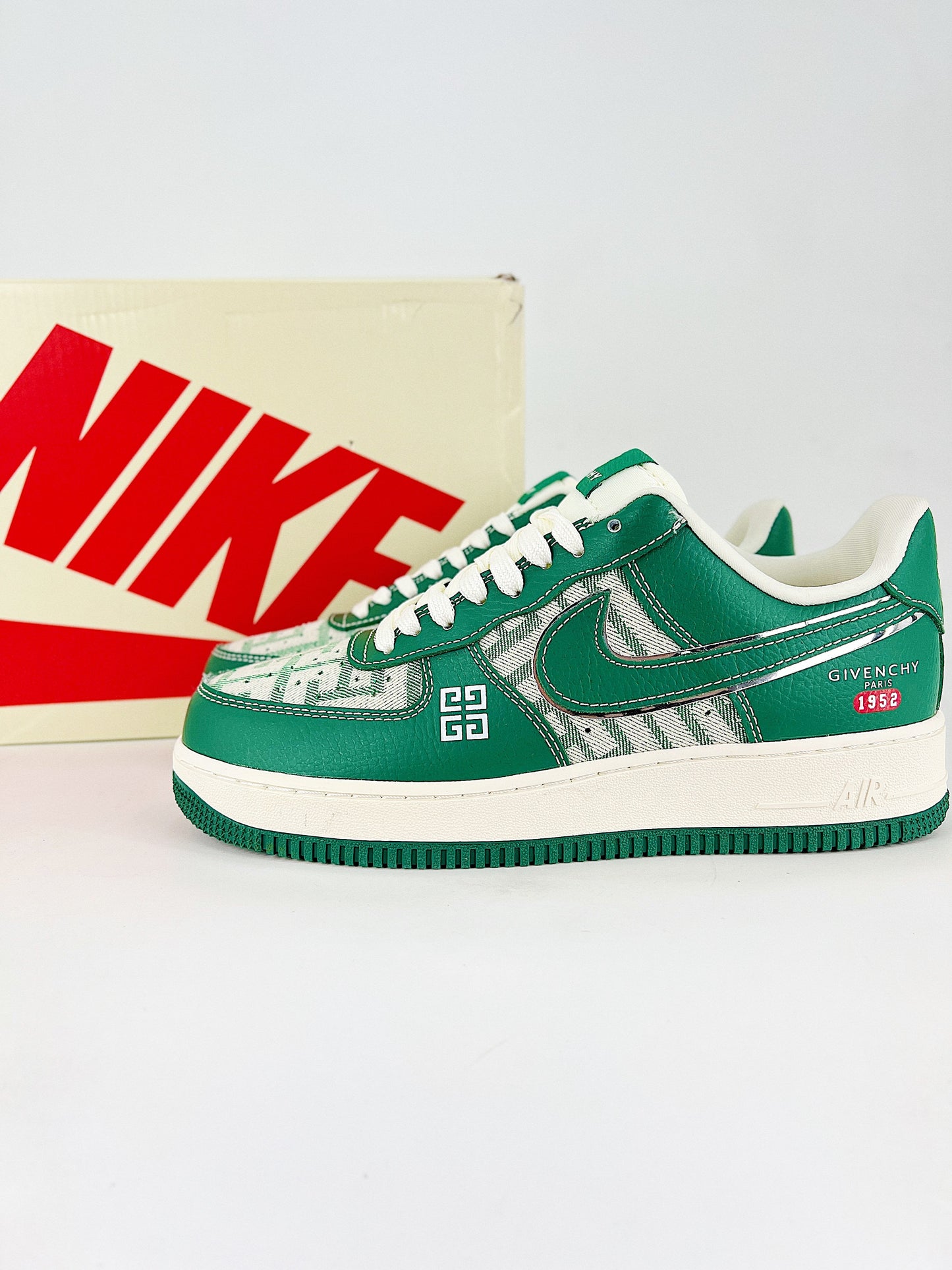 Nike Air Force 1 – Givenchy 1952 Edition