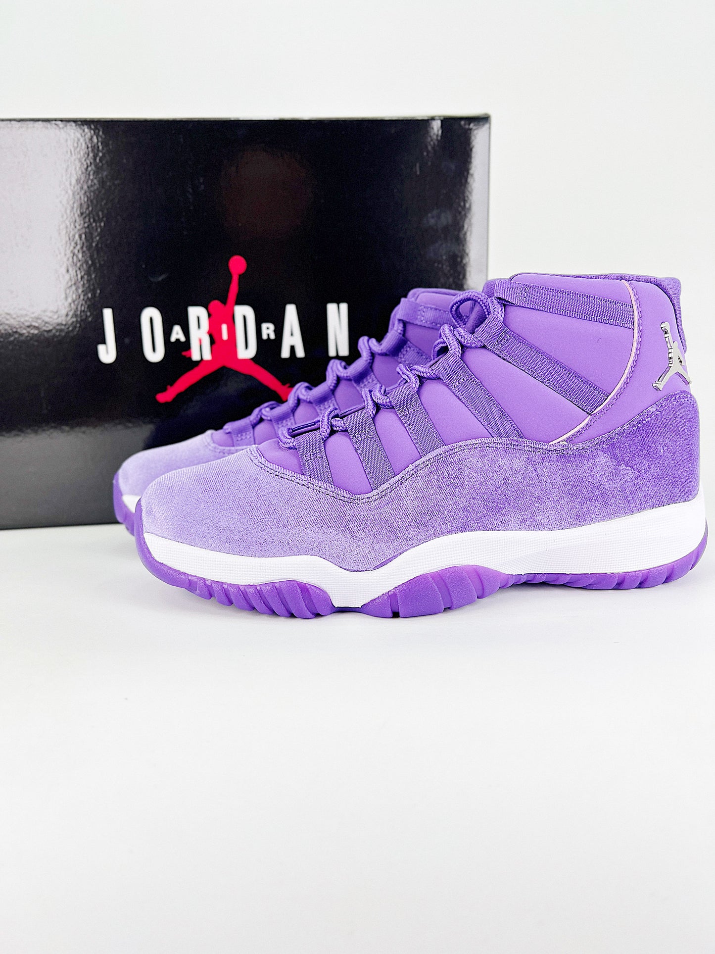 Air Jordan 11 Purple Royale – Edição Limitada