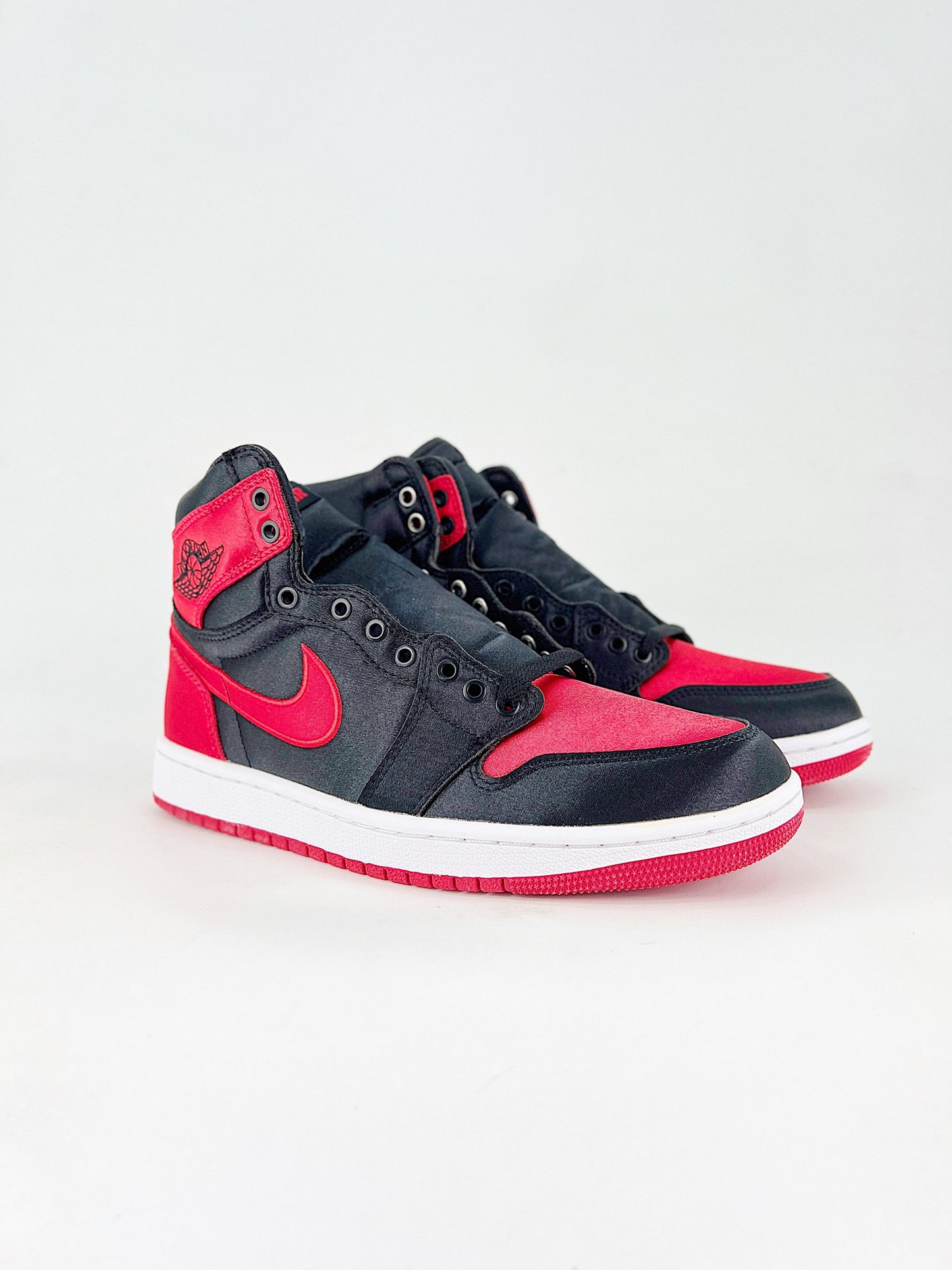 Air Jordan 1 High OG 'Satin Bred'