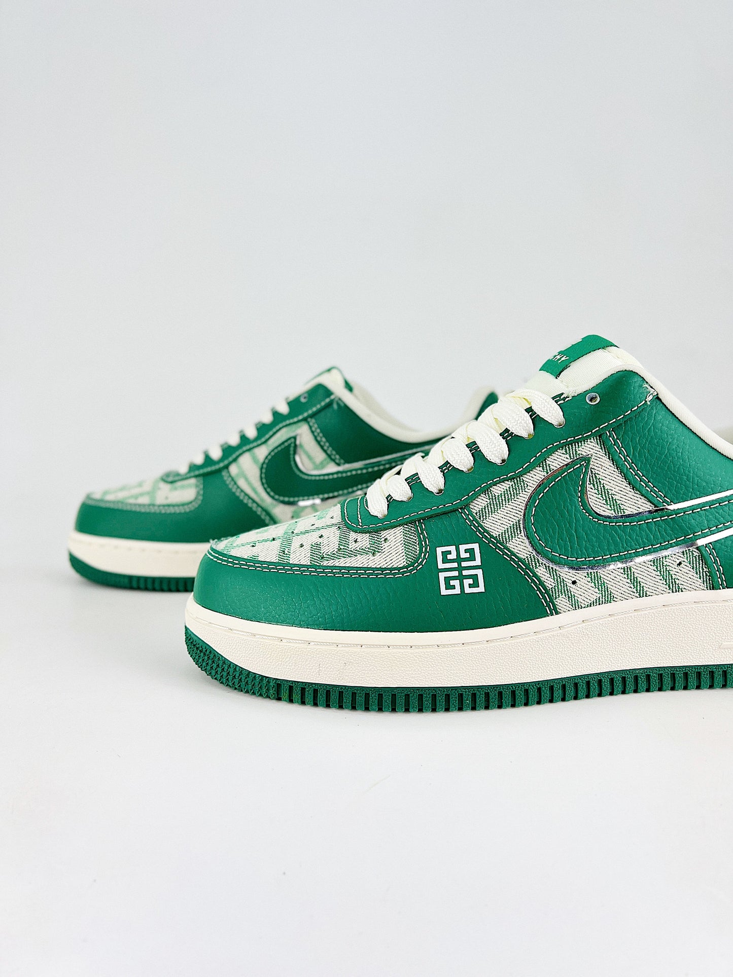Nike Air Force 1 – Givenchy 1952 Edition