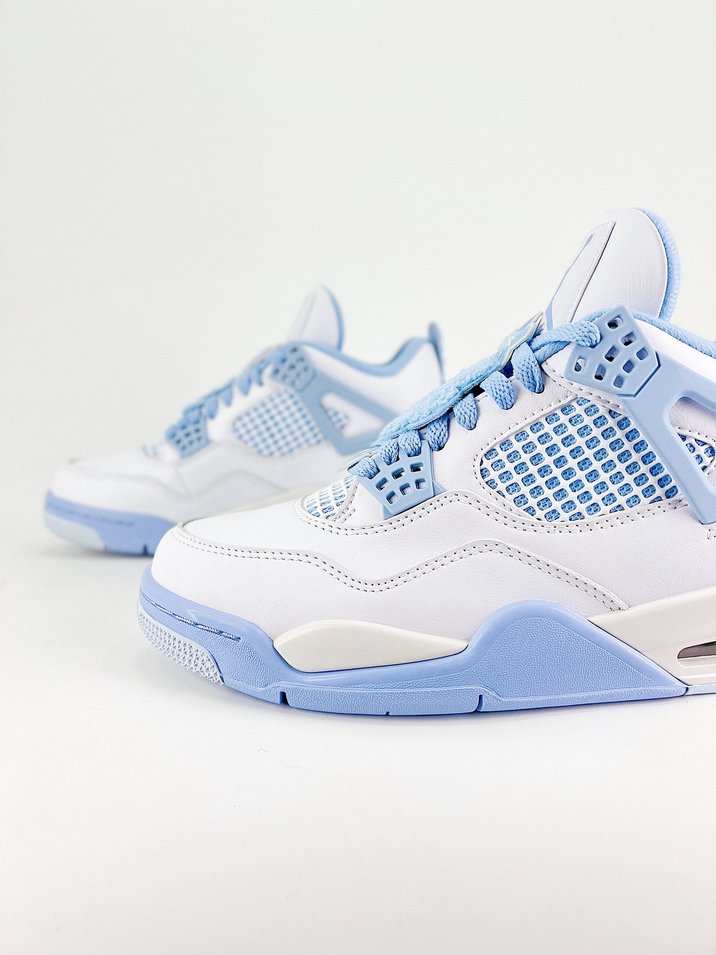 Air Jordan 4 Retro – Sky Blue Edition
