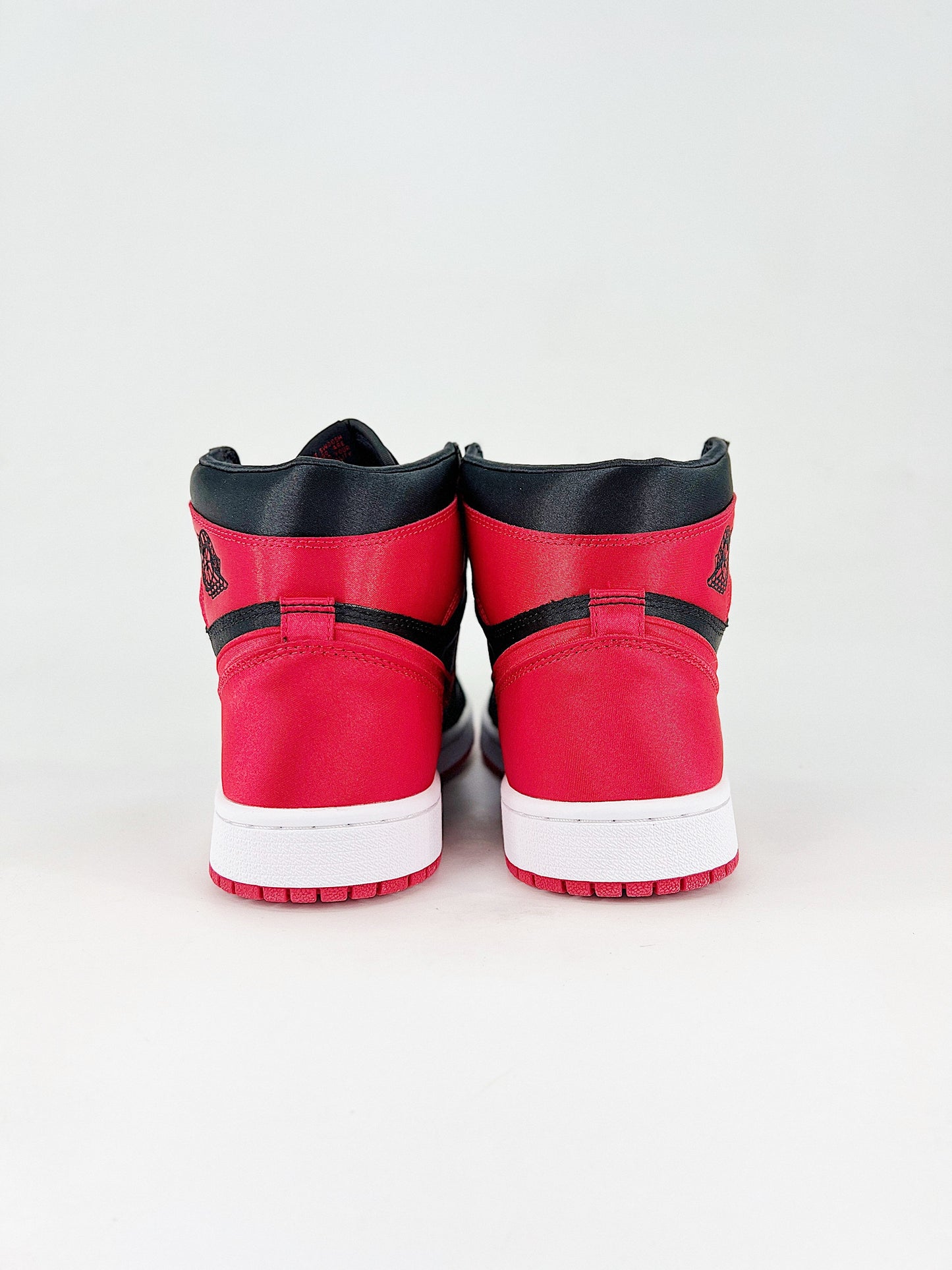 Air Jordan 1 High OG 'Satin Bred'