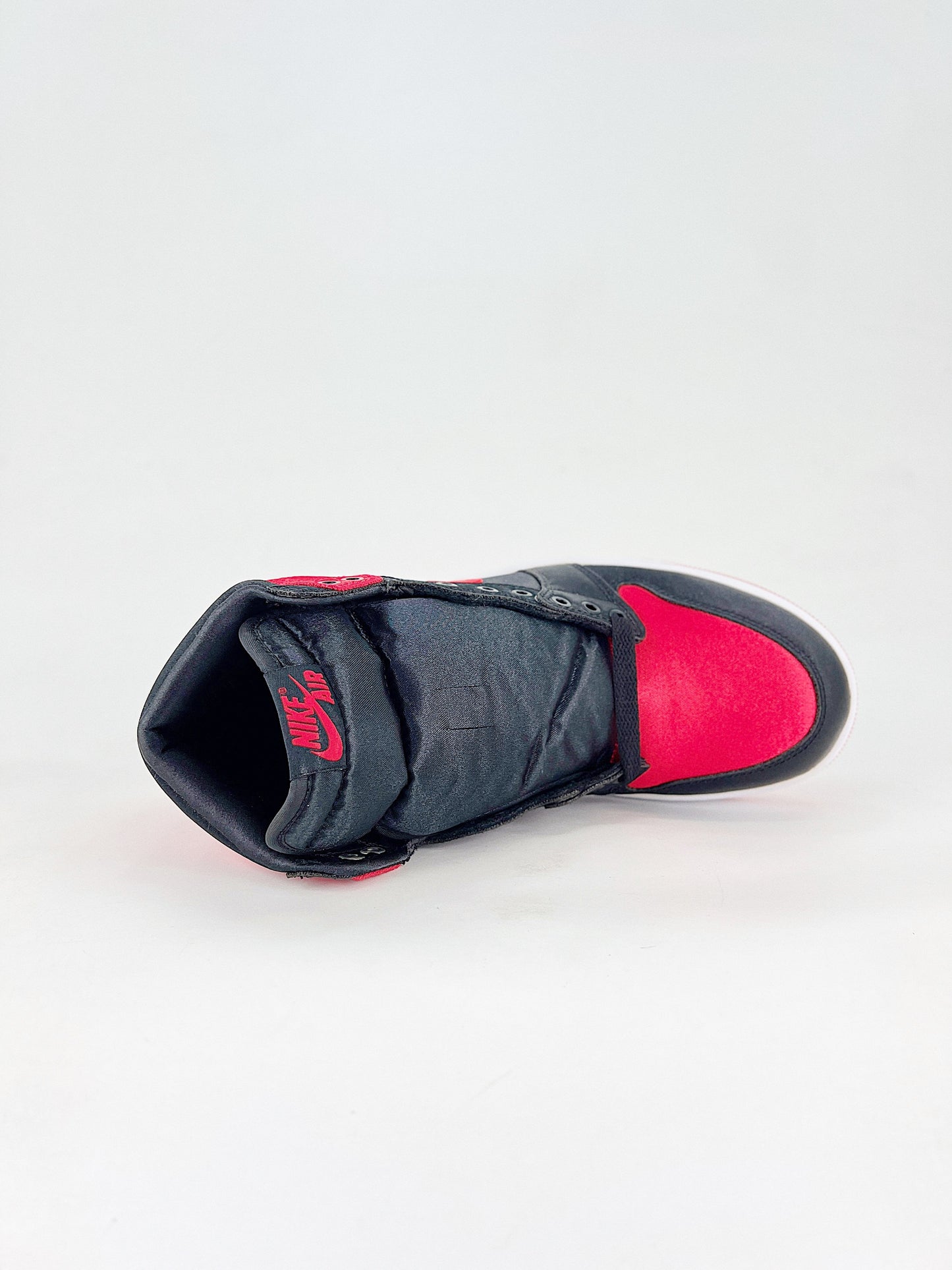 Air Jordan 1 High OG 'Satin Bred'