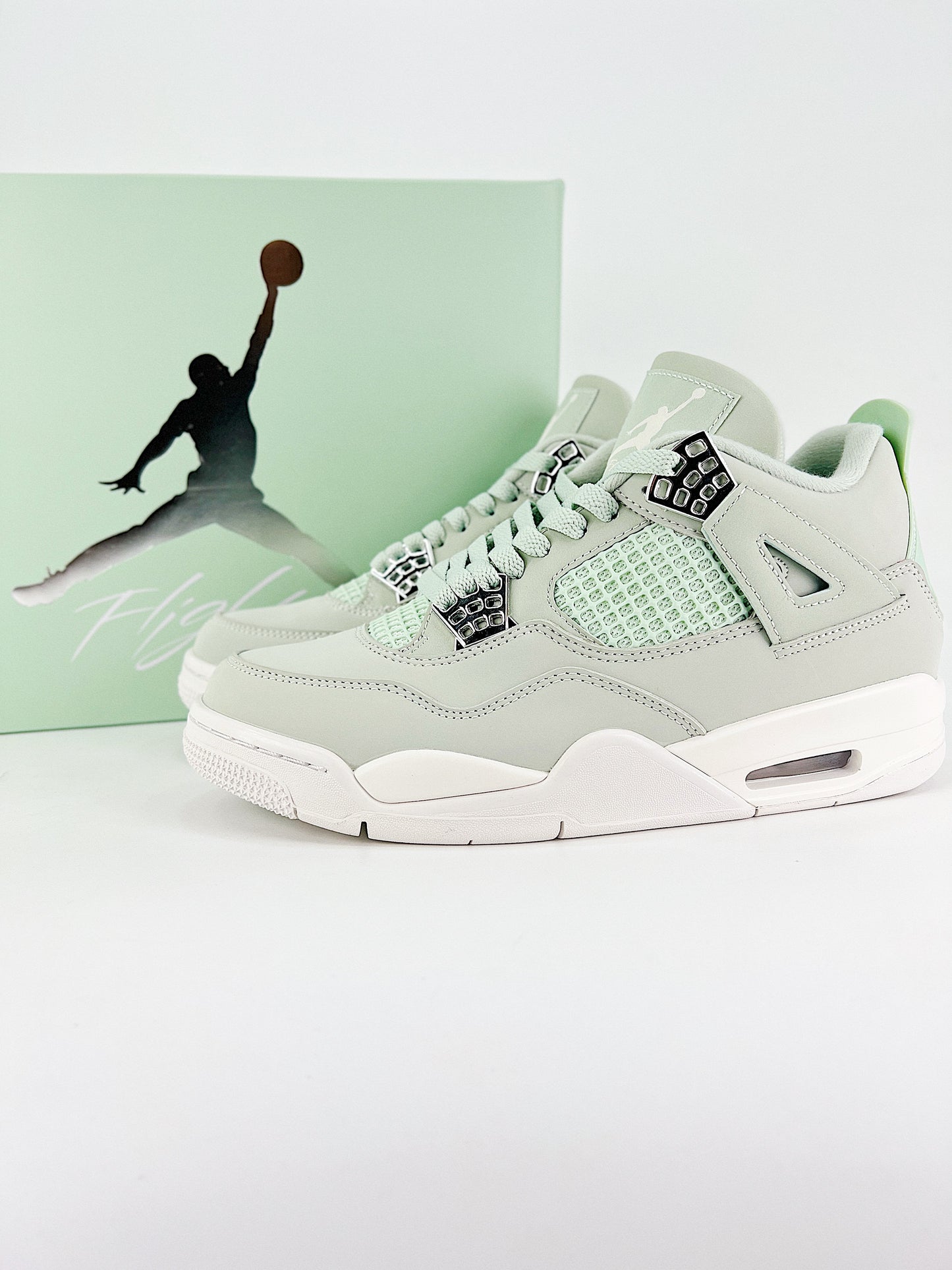 Air Jordan 4 Retro – Mint Frost Edition