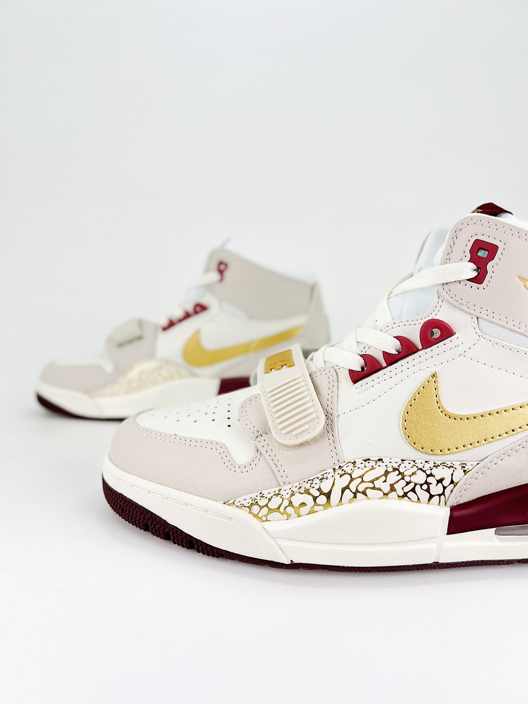 Air Jordan Legacy 312 – Edição Dourada/Vinho