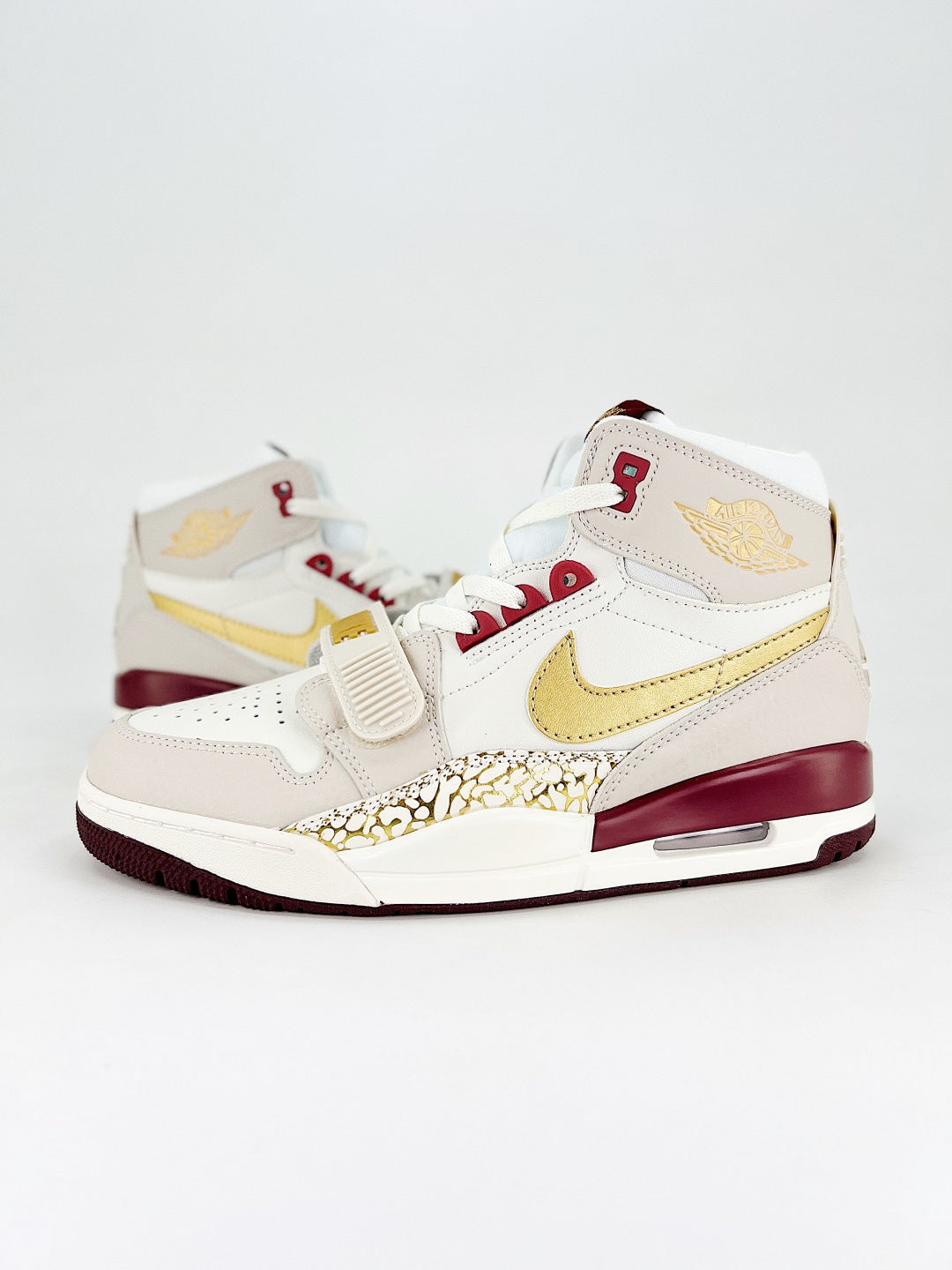 Air Jordan Legacy 312 – Edição Dourada/Vinho